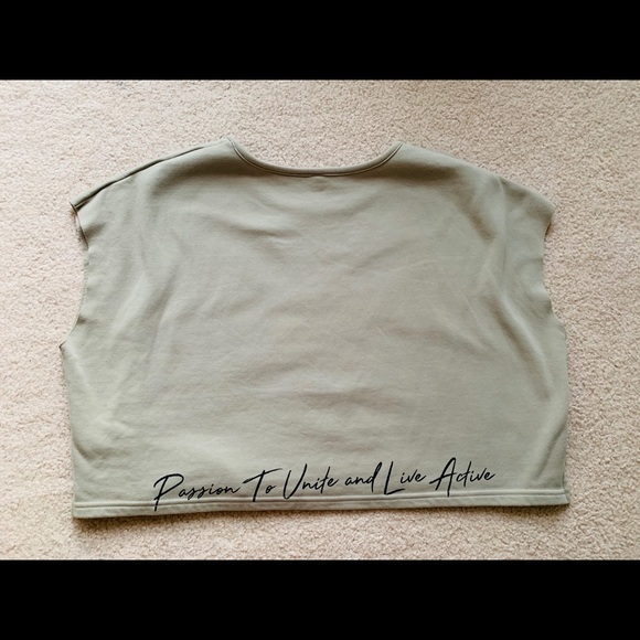 P'tula Tops - Ptula loose fitting crop top